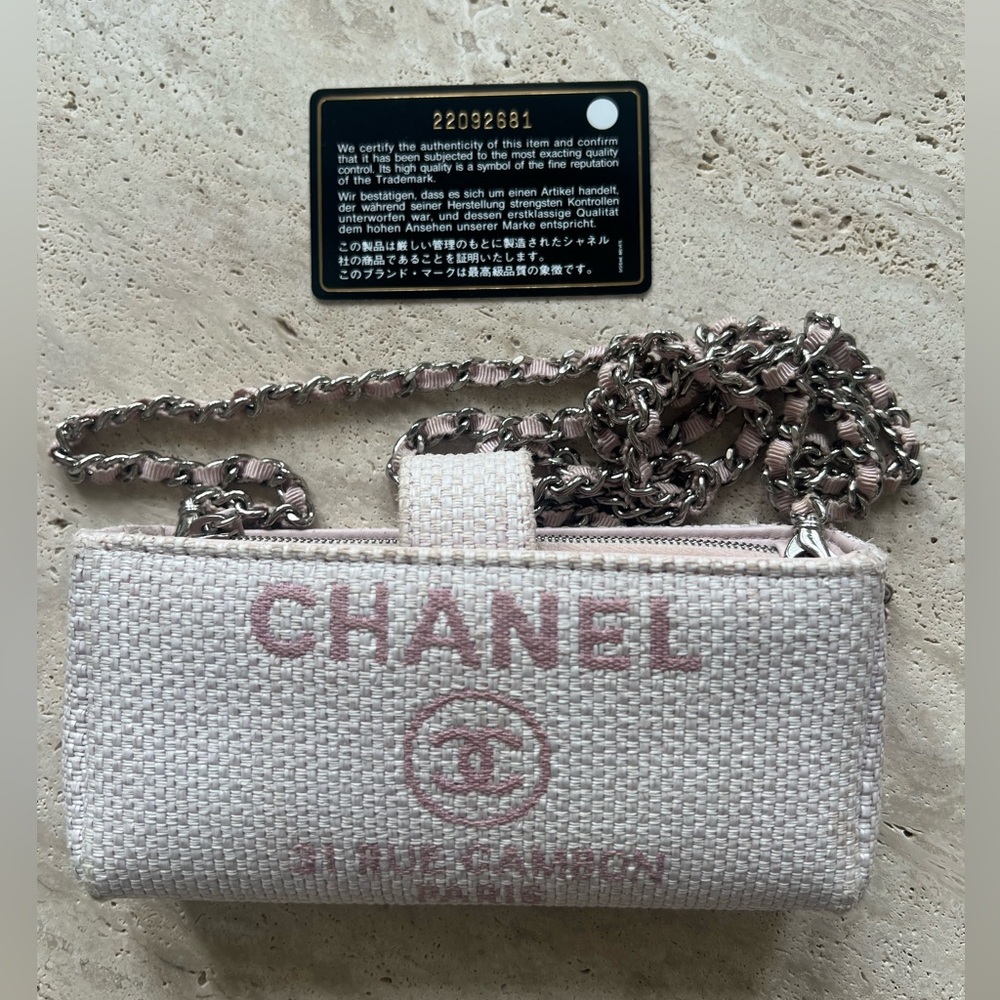 CHANEL 💯 Authentic Deauville mini bag  CUTE!! Unicorn 💕💕 rare - Picture 4 of 11